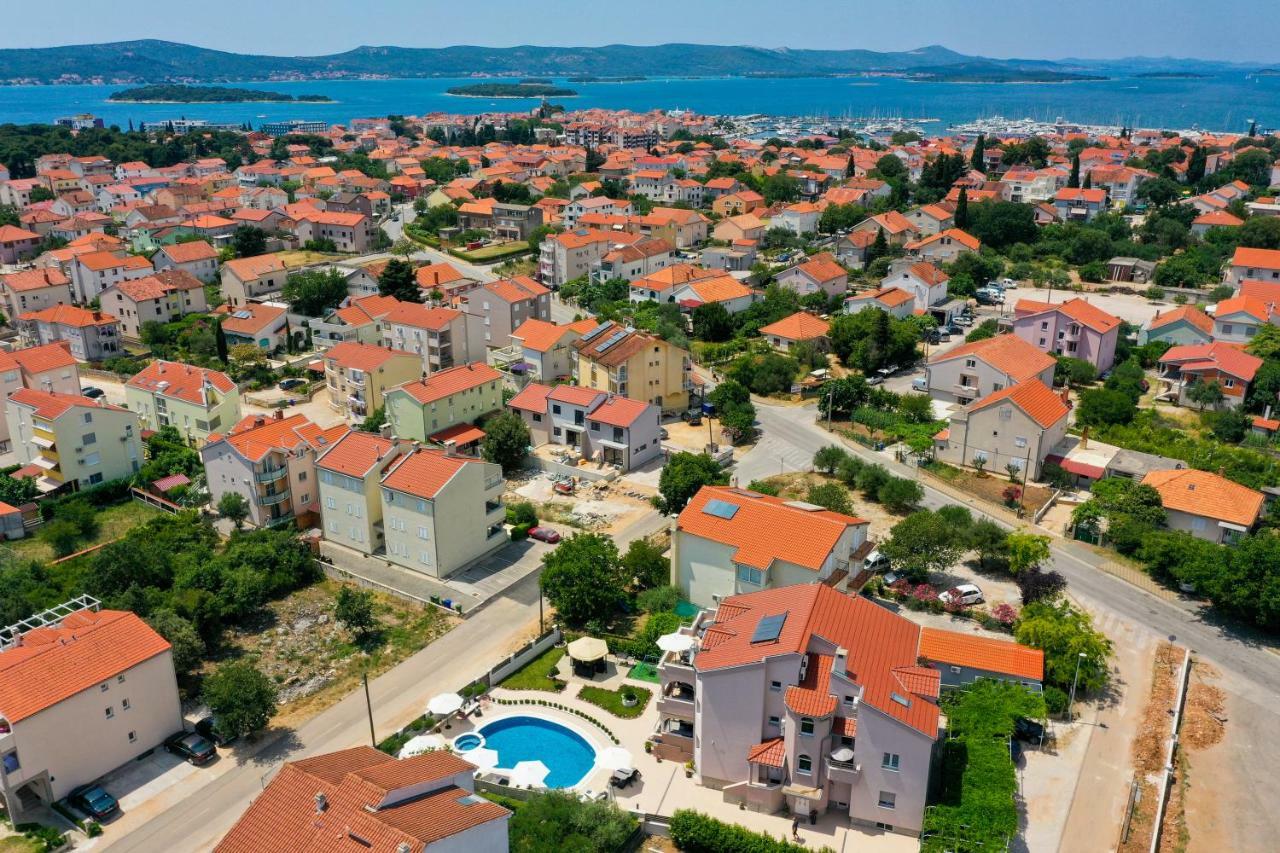 Apartments Tony Biograd Na Moru Esterno foto