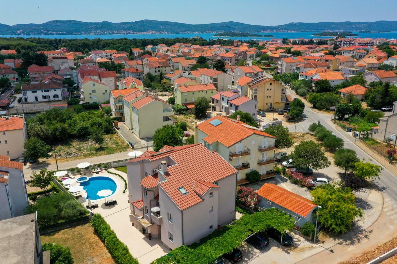Apartments Tony Biograd Na Moru Esterno foto
