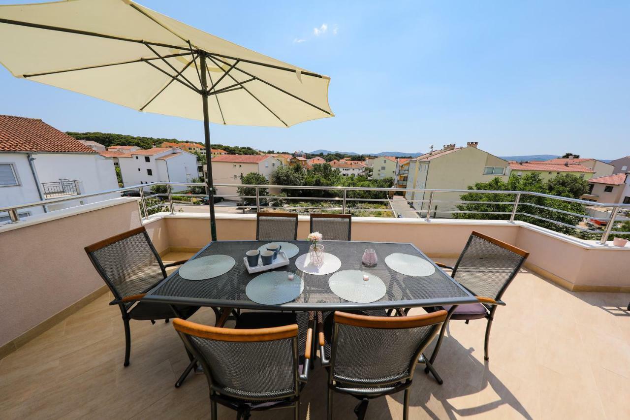 Apartments Tony Biograd Na Moru Esterno foto