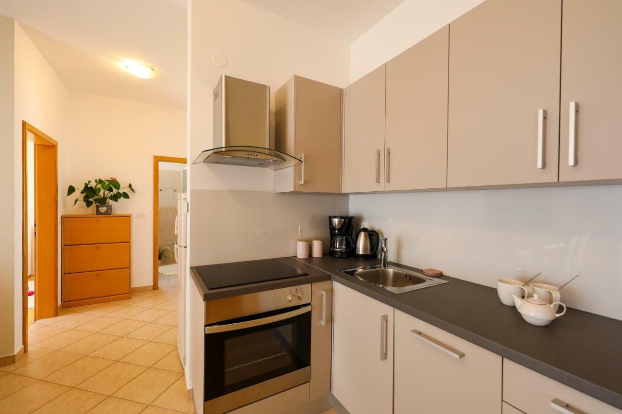 Apartments Tony Biograd Na Moru Esterno foto