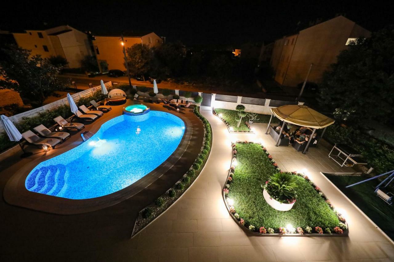 Apartments Tony Biograd Na Moru Esterno foto