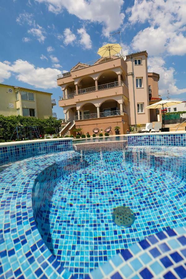Apartments Tony Biograd Na Moru Esterno foto